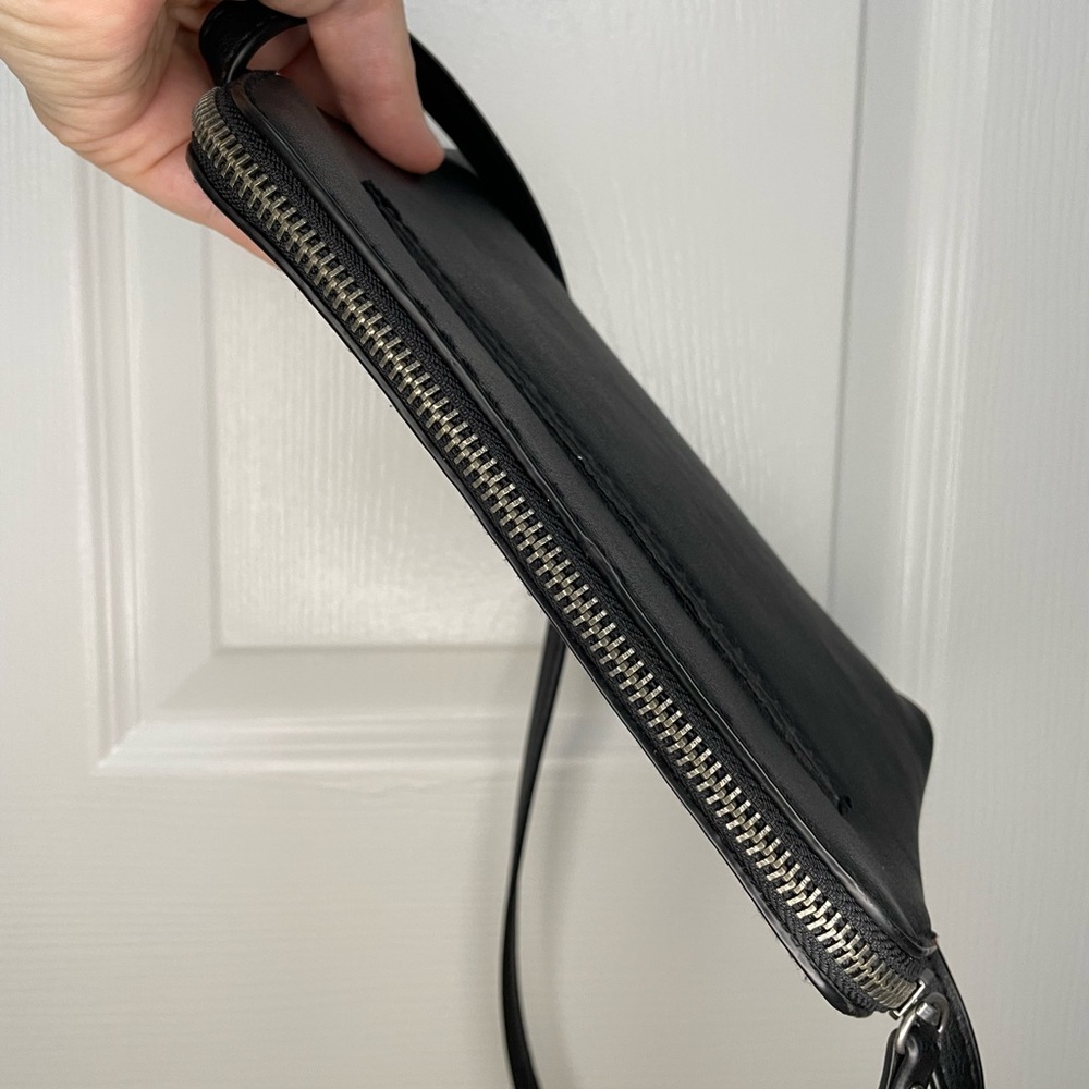 Universal Thread Black Crossbody Bag - Picture 4 of 14